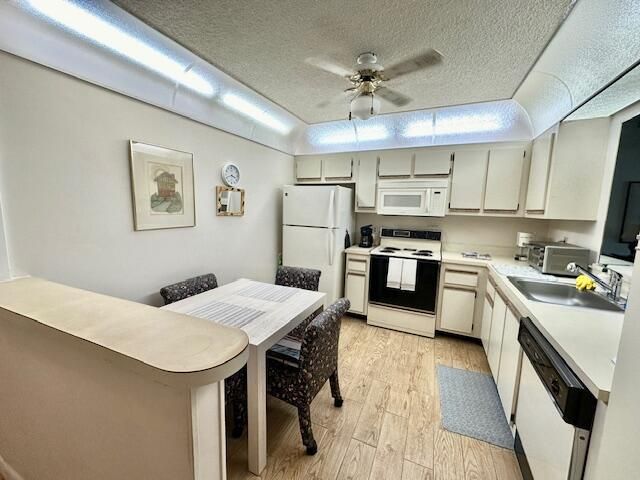For Sale: $289,900 (2 beds, 2 baths, 1115 Square Feet)