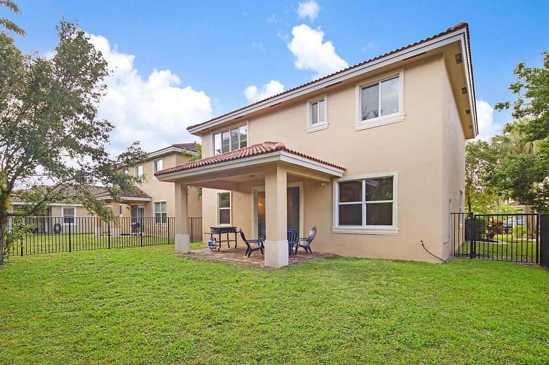 For Sale: $599,900 (4 beds, 2 baths, 2365 Square Feet)