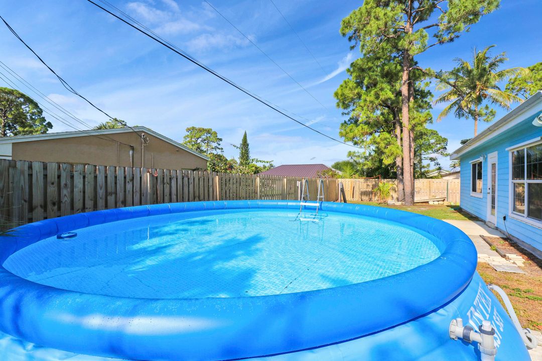 For Sale: $699,000 (3 beds, 2 baths, 1933 Square Feet)