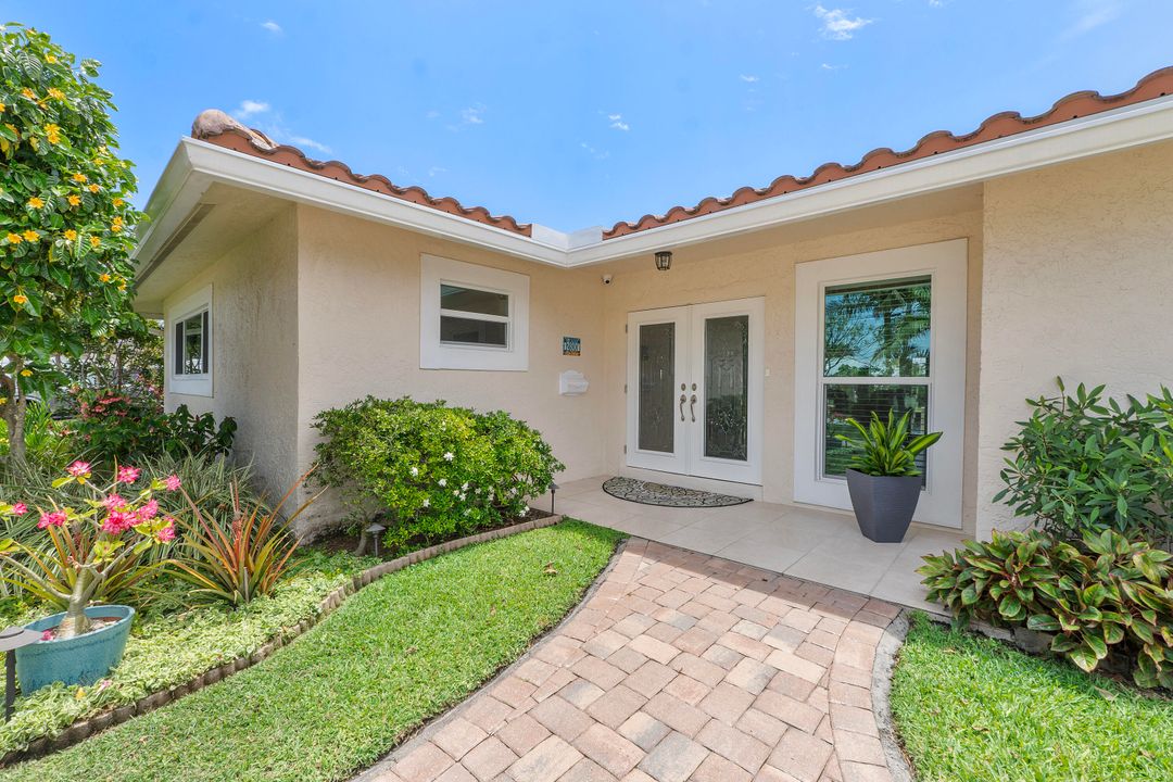 For Sale: $1,790,000 (3 beds, 2 baths, 1725 Square Feet)