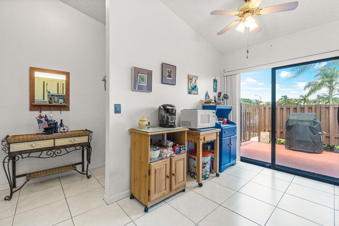 For Sale: $269,000 (2 beds, 2 baths, 1370 Square Feet)