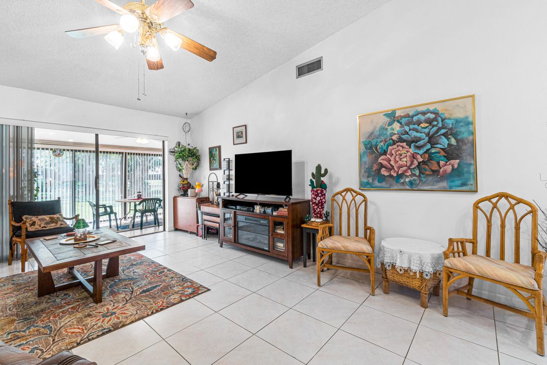 For Sale: $269,000 (2 beds, 2 baths, 1370 Square Feet)