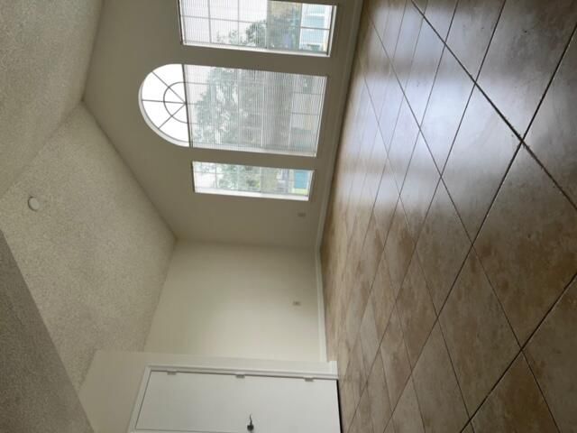 For Rent: $2,500 (2 beds, 2 baths, 948 Square Feet)