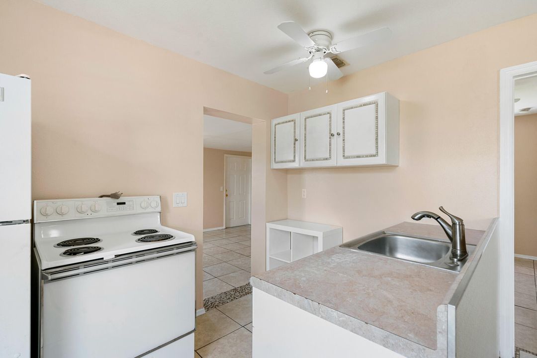 For Sale: $275,000 (3 beds, 1 baths, 624 Square Feet)