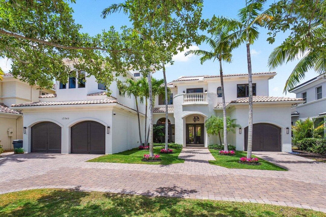 For Sale: $2,785,000 (7 beds, 6 baths, 6526 Square Feet)