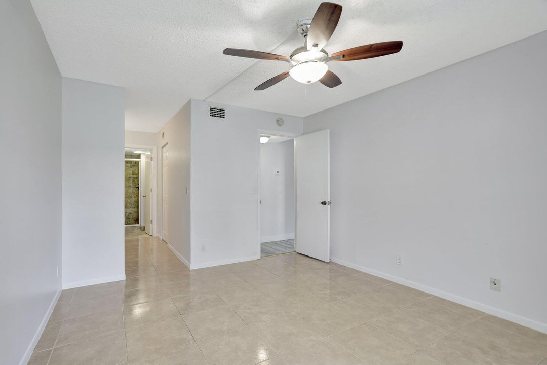 For Sale: $280,000 (2 beds, 2 baths, 1100 Square Feet)