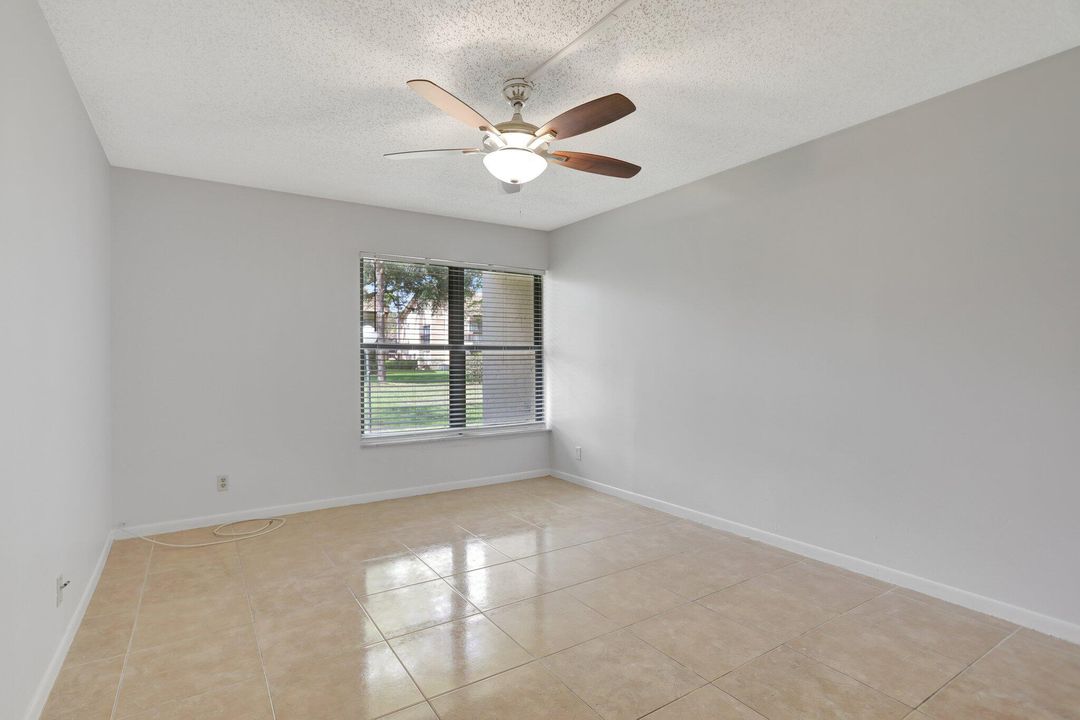 For Sale: $280,000 (2 beds, 2 baths, 1100 Square Feet)