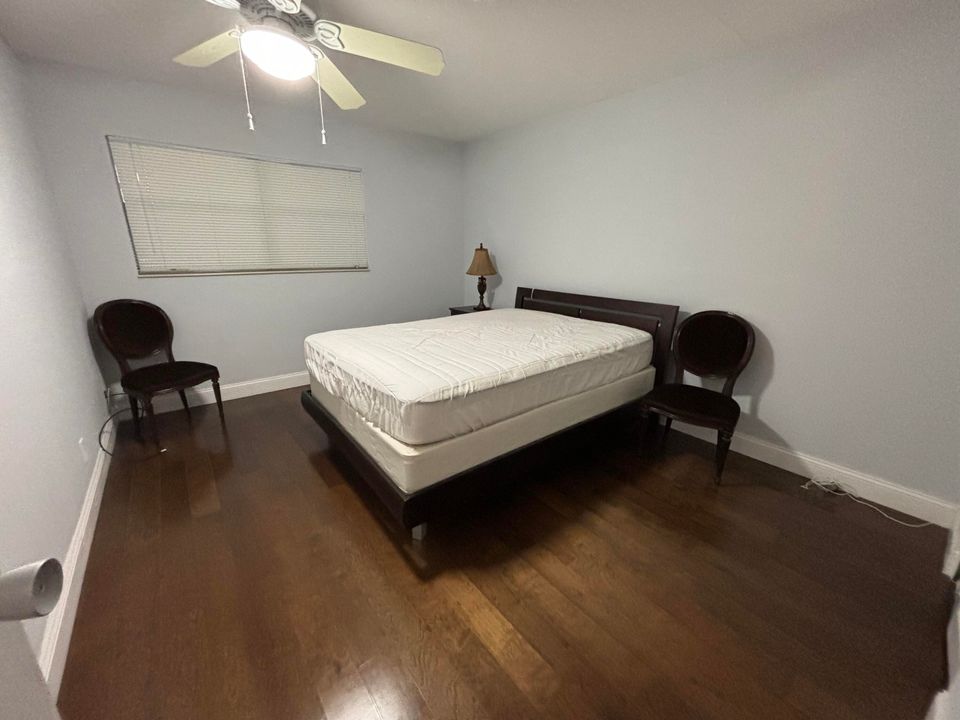 For Sale: $159,900 (2 beds, 2 baths, 880 Square Feet)
