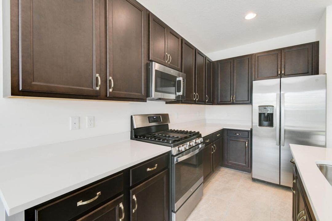 For Sale: $449,999 (2 beds, 2 baths, 1599 Square Feet)