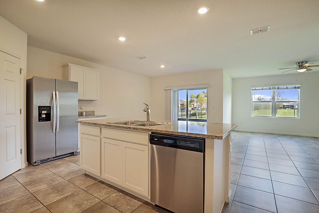 Active With Contract: $2,800 (4 beds, 2 baths, 1828 Square Feet)