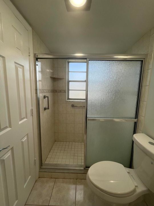 Active With Contract: $1,500 (1 beds, 1 baths, 702 Square Feet)