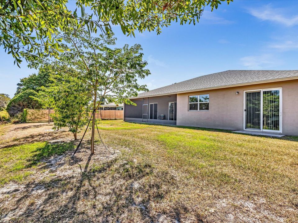 For Sale: $500,000 (4 beds, 2 baths, 2256 Square Feet)