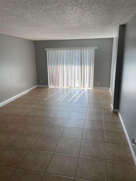 For Rent: $1,700 (2 beds, 2 baths, 990 Square Feet)