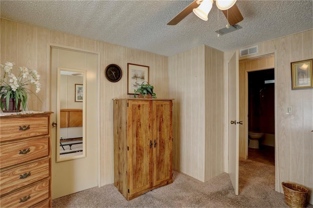 For Sale: $139,900 (2 beds, 2 baths, 1012 Square Feet)