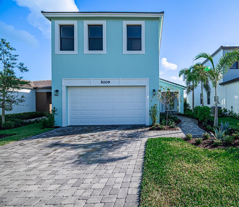 For Sale: $599,900 (4 beds, 3 baths, 2214 Square Feet)
