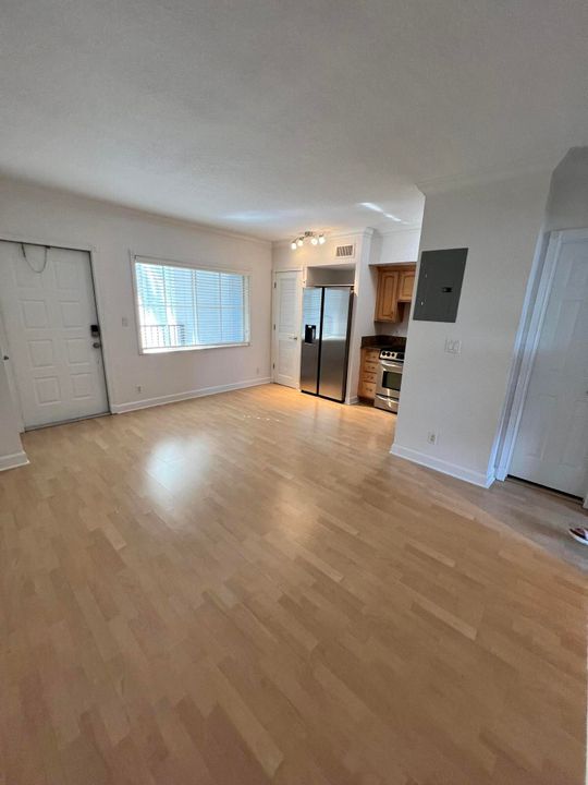 For Rent: $2,000 (1 beds, 1 baths, 459 Square Feet)