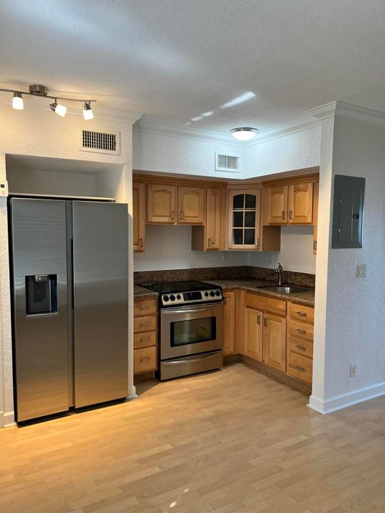 For Rent: $2,000 (1 beds, 1 baths, 459 Square Feet)
