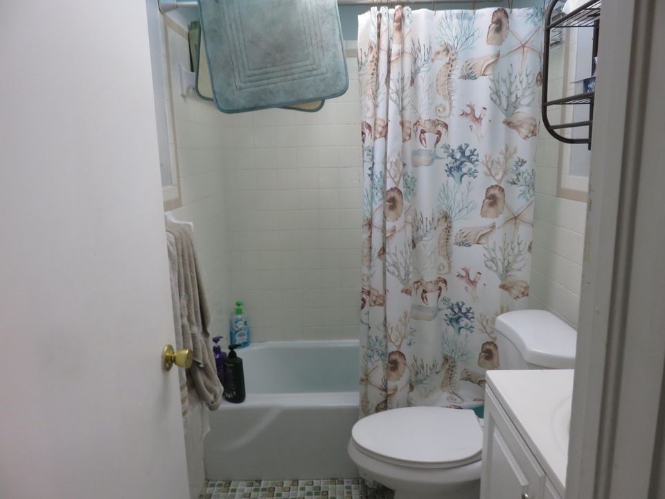 For Sale: $179,000 (1 beds, 1 baths, 513 Square Feet)