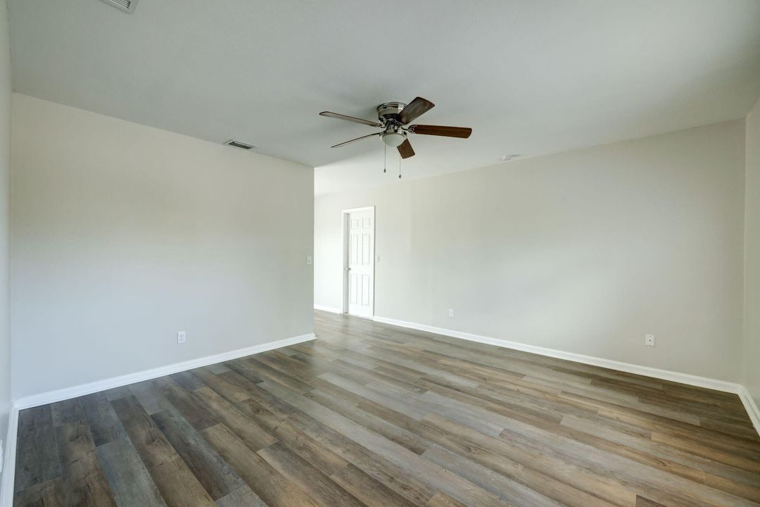 Active With Contract: $295,000 (3 beds, 2 baths, 998 Square Feet)