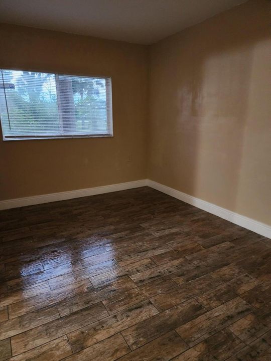 For Rent: $2,250 (3 beds, 2 baths, 918 Square Feet)