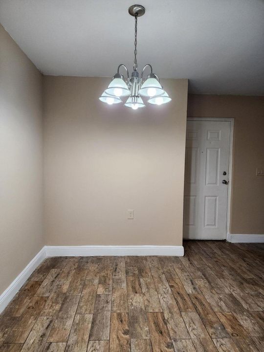 For Rent: $2,250 (3 beds, 2 baths, 918 Square Feet)