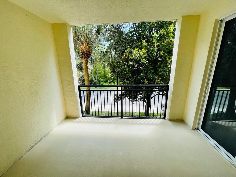 For Rent: $2,550 (2 beds, 2 baths, 1048 Square Feet)