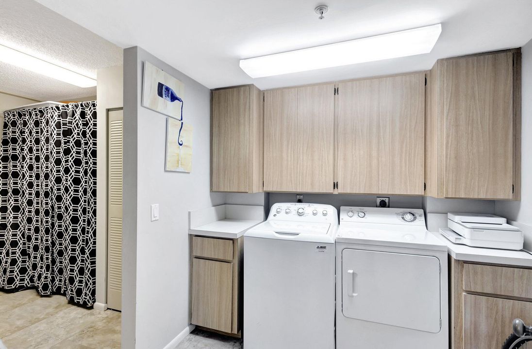 For Rent: $2,000 (2 beds, 2 baths, 1385 Square Feet)