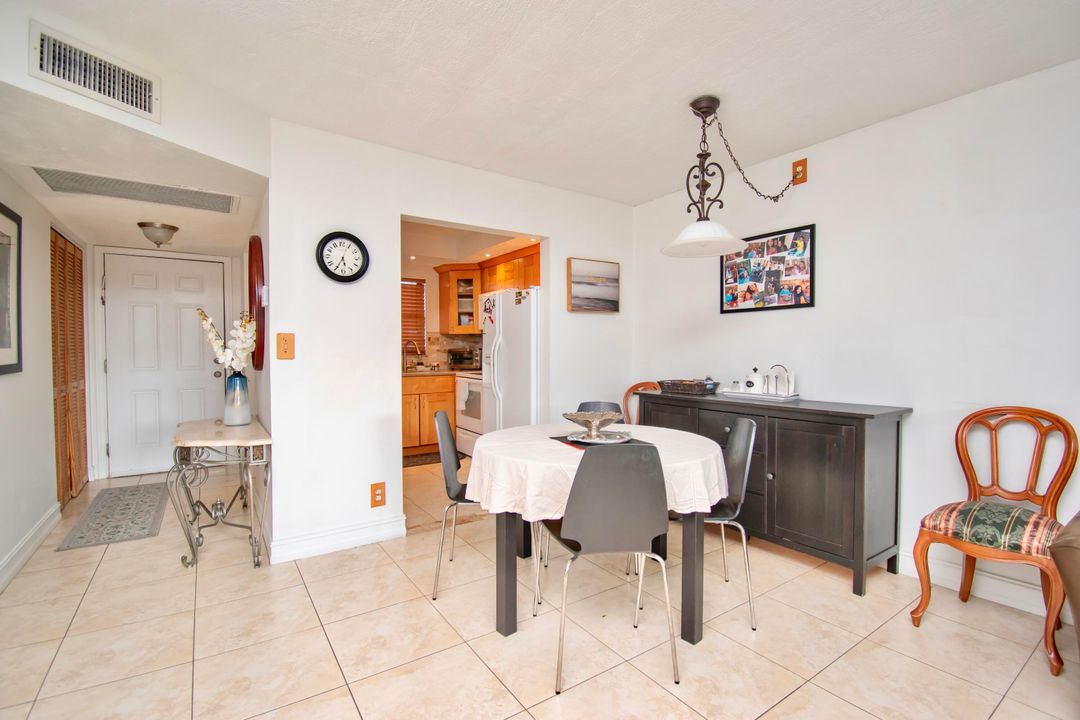 Active With Contract: $218,900 (2 beds, 2 baths, 918 Square Feet)
