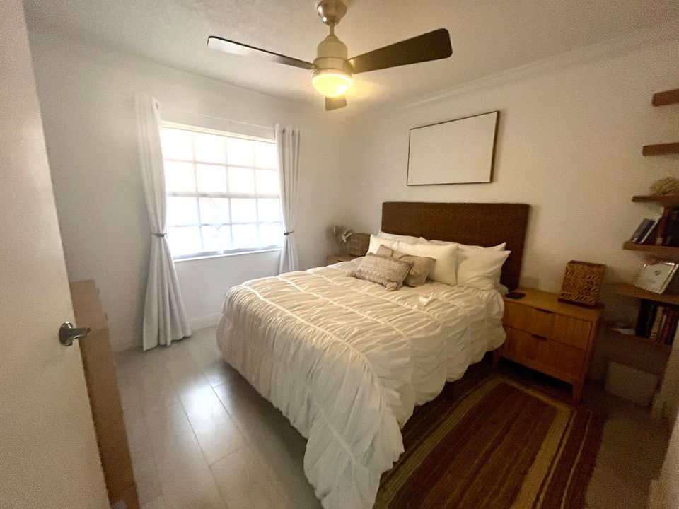 For Rent: $3,000 (2 beds, 2 baths, 923 Square Feet)