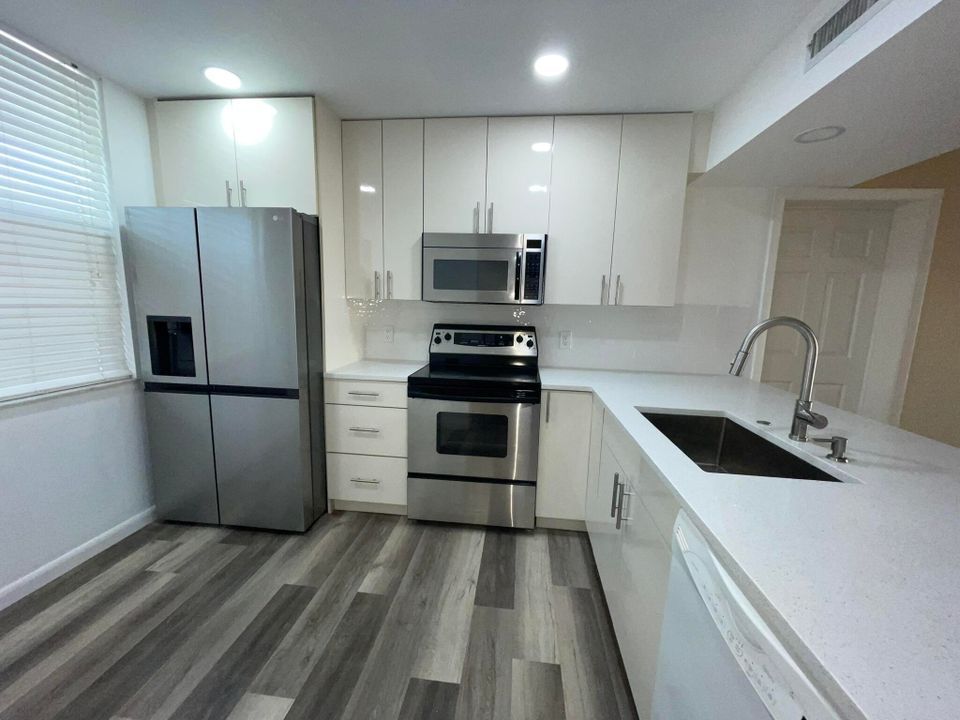 For Rent: $2,000 (2 beds, 2 baths, 1442 Square Feet)