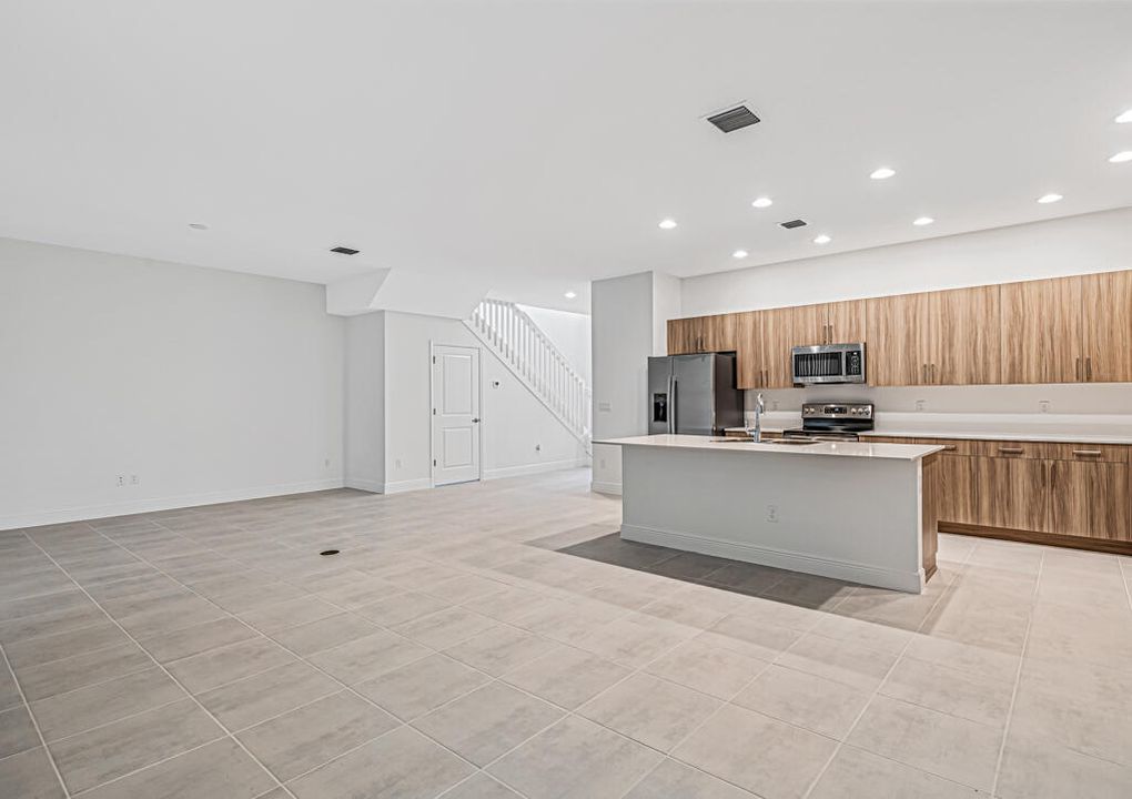 Active With Contract: $599,900 (3 beds, 2 baths, 2214 Square Feet)