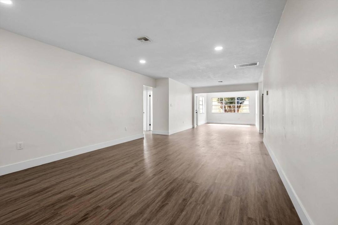 For Sale: $549,900 (3 beds, 2 baths, 1402 Square Feet)