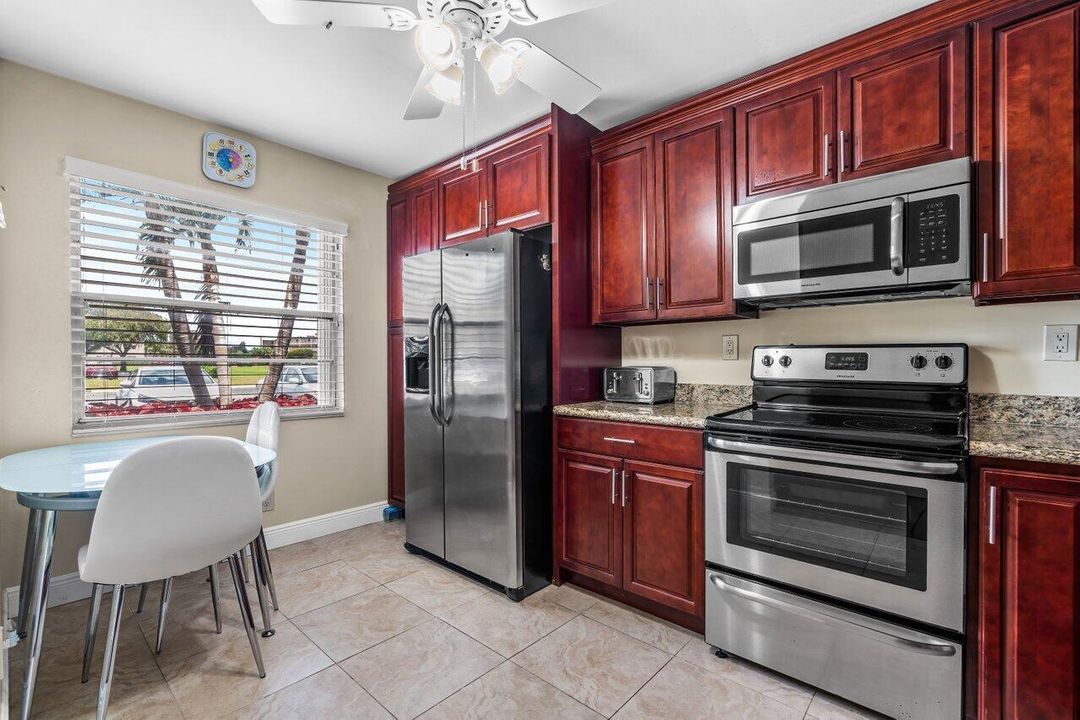 For Sale: $249,000 (2 beds, 2 baths, 1185 Square Feet)