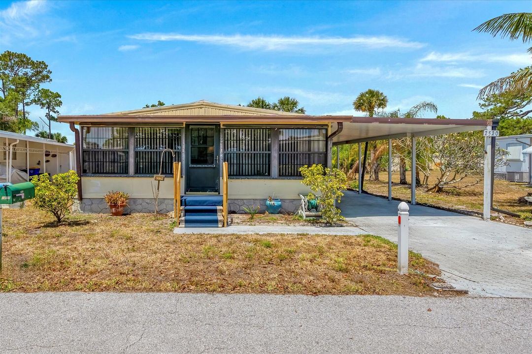 Active With Contract: $142,000 (2 beds, 2 baths, 1200 Square Feet)