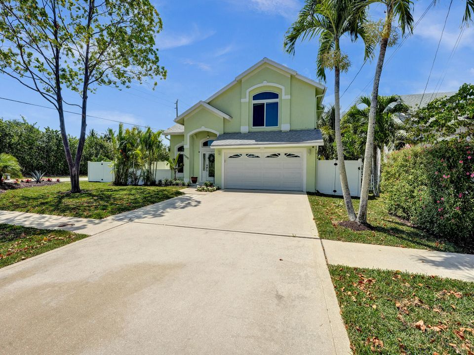 Active With Contract: $749,900 (4 beds, 2 baths, 2302 Square Feet)