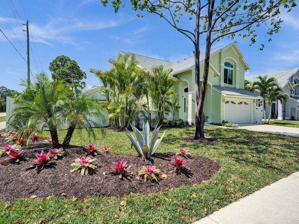 Active With Contract: $749,900 (4 beds, 2 baths, 2302 Square Feet)