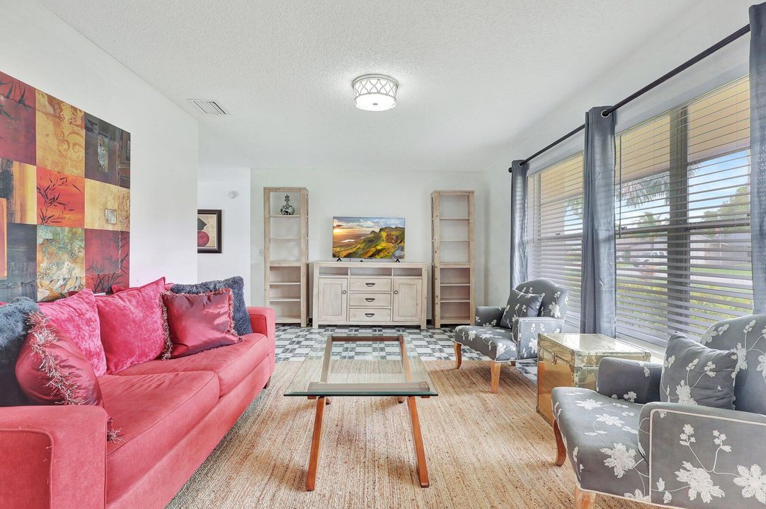 Active With Contract: $3,500 (3 beds, 2 baths, 1910 Square Feet)