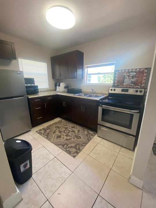 For Rent: $1,750 (2 beds, 1 baths, 768 Square Feet)