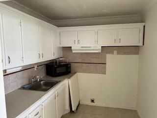 For Sale: $79,900 (1 beds, 1 baths, 684 Square Feet)