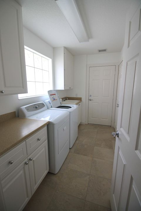 For Rent: $2,500 (2 beds, 2 baths, 1680 Square Feet)