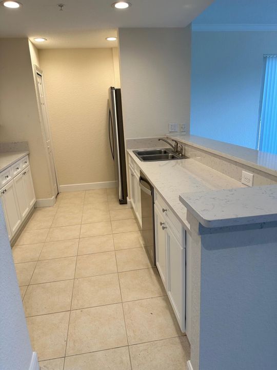 For Rent: $2,400 (2 beds, 2 baths, 1329 Square Feet)
