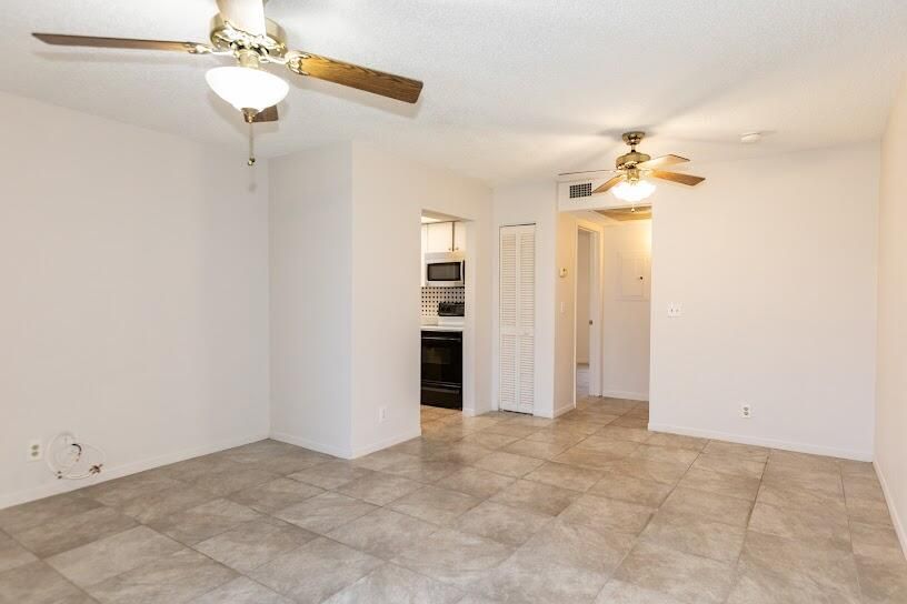 For Sale: $89,000 (1 beds, 1 baths, 680 Square Feet)