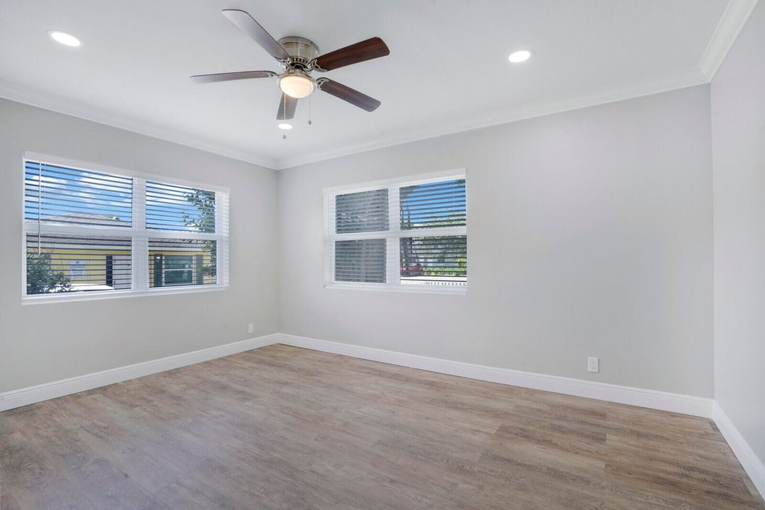 For Sale: $544,900 (2 beds, 1 baths, 832 Square Feet)