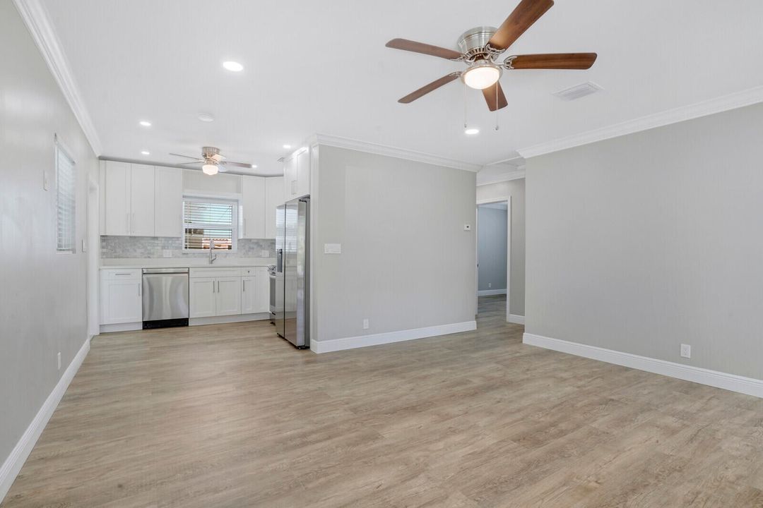 For Sale: $549,900 (2 beds, 1 baths, 832 Square Feet)