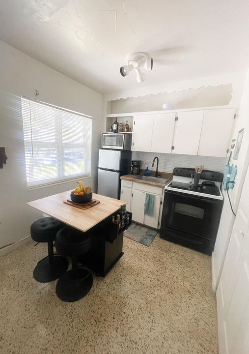 Recently Rented: $1,600 (1 beds, 1 baths, 500 Square Feet)