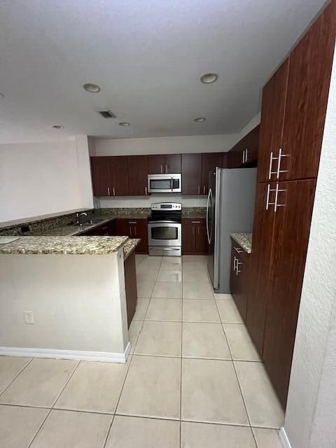 For Rent: $2,500 (3 beds, 2 baths, 1705 Square Feet)