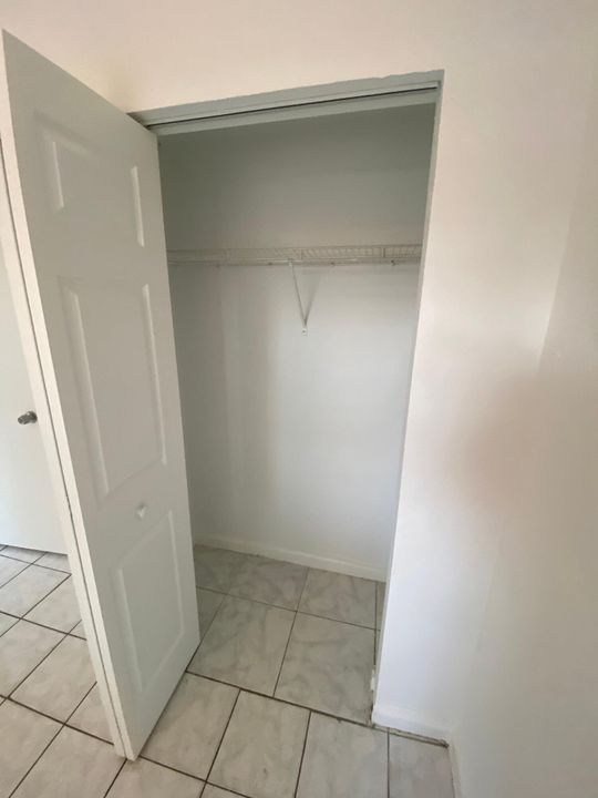 For Rent: $1,800 (2 beds, 1 baths, 779 Square Feet)