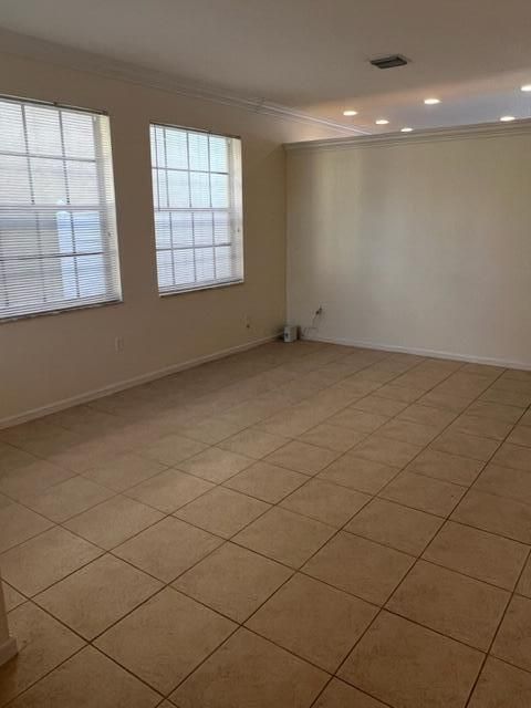 Active With Contract: $4,000 (4 beds, 2 baths, 2573 Square Feet)