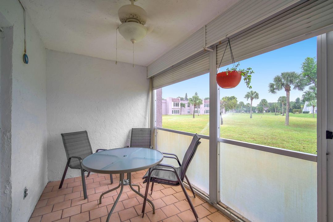 For Sale: $240,000 (2 beds, 2 baths, 1023 Square Feet)
