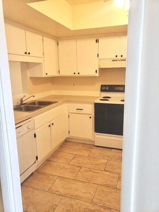 For Sale: $155,000 (2 beds, 2 baths, 1014 Square Feet)